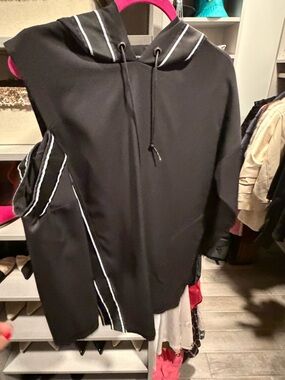 Black Hooded Sleeveless Top with White Piping